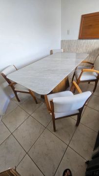 Mesa de Jantar em mdf Marmorizado com Cadeiras