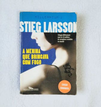 Livro A Menina que Brincava com Fogo da Trilogia Millennium