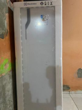 Geladeira Electrolux nova na caixa