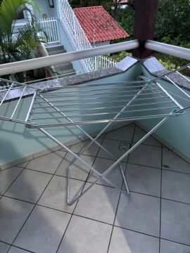 Varal de roupa dobrável a retirar em Jurerê 