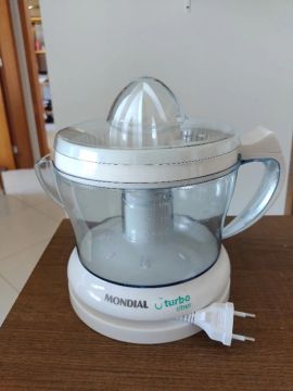 Espremedor de frutas Mondial