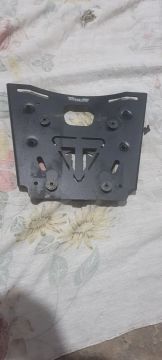 Suporte pra bau Triumph Tiger 800 mais cano esportivo Akropovic 
