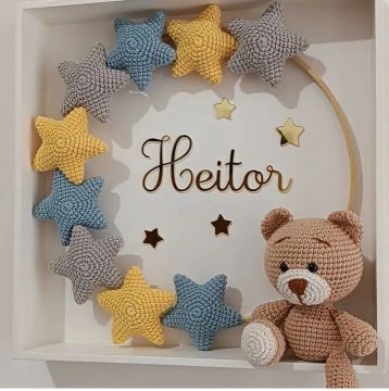 Quadro maternidade com led, Ursinho e Estrelas em Crochê