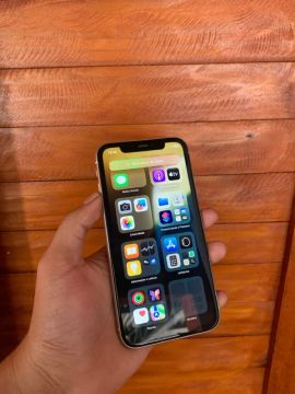 iPhone 11 128 GB bem conservado 