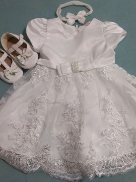Vestido de renda branco para bebê menina
