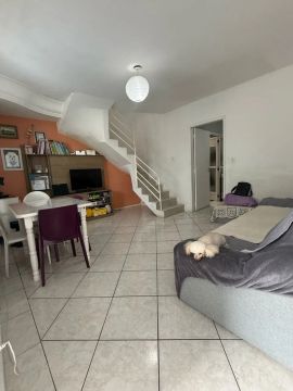 Vende - se Apartamento/ Térreo 