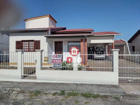 Casa com 3 dormitórios à venda em Araranguá-SC.