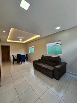 Casa mobiliada com quintal para locação no Nascente do Tarumã!