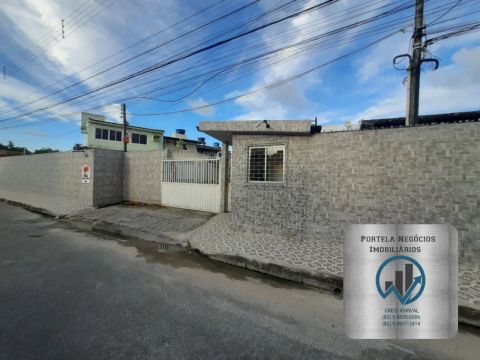 Condomínio no Barro Duro, 3 suítes, 2 vagas, dependência, energia solar.