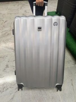 Mala G 32kg com rodas 360° Prata em ABS