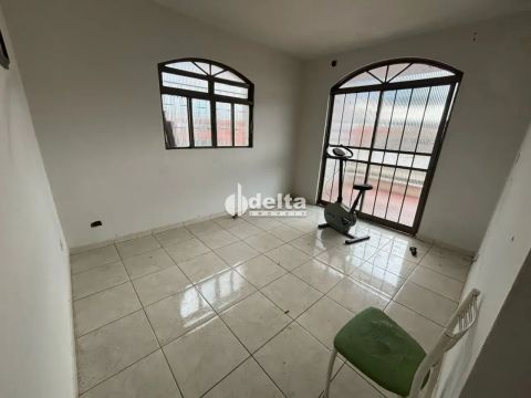 Apartamento disponível para locação no bairro Osvaldo Rezendea em Uberlândia-MG
