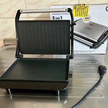 Sanduicheira e Grill Britânia BGR27 (na caixa)