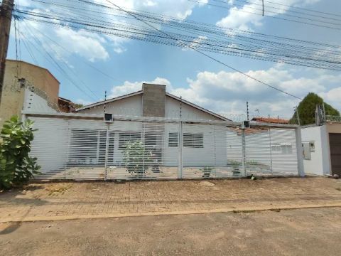Casa na 305 sul (2/4 com suíte e garagem) 