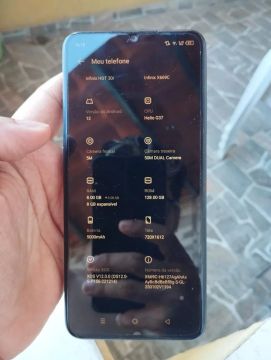 Infinix HOT 301 - usado em ótimo estado 8GB RAM, 128GB ROM