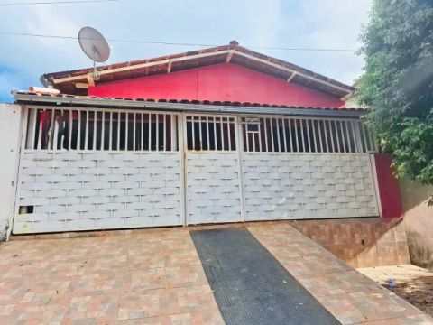 Oportunidade Única em Ipanema-MG! Casa com 2 Quartos, 1 Banheiro e Escritura do Lote ?