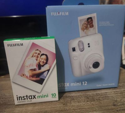 Câmera Instax Mini 12 - Nova Com 10 filmes de brinde