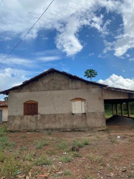 Vendo casa com dois lotes 