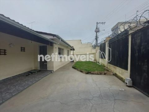 Casa 03 quartos, à venda no bairro Carlos Prates