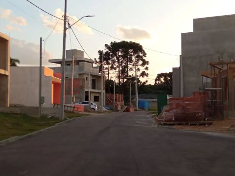 Terreno em condomínio Umbará