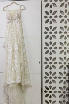 Vestido de noiva com renda de alto padrão