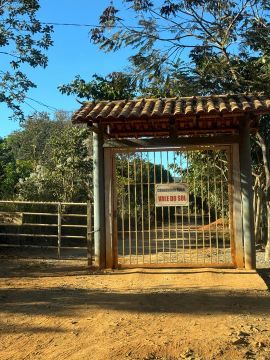 Casa - Chácara, mil, condomínio fechado. Praticamente dentro da cidade. ACEITO OFERTAS