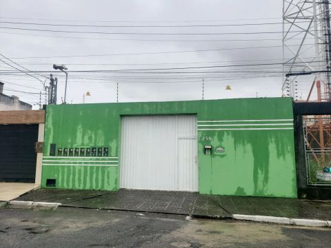 Kitnet de 1e2 quartos excelente localização na Pitanguinha.