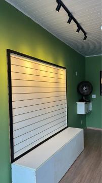 Painel de madeira para loja