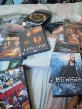 Aparelho dvd com coleção de dvds mais de 200 dvds 