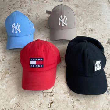4 Bonés estilosos para combinar com seu look!