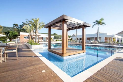 CASA EM CONDOMINIO CLUBE PROXIMO DA PRAIA