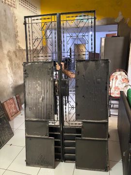 Conjunto Porta e janela de Ferro