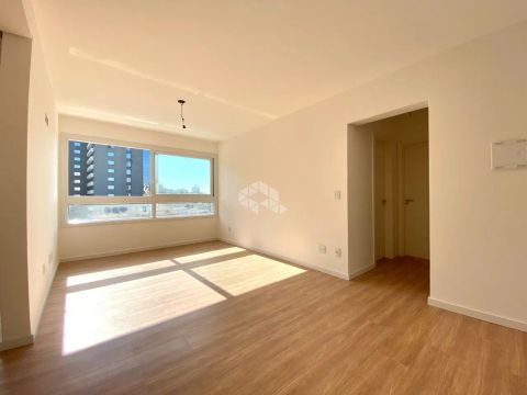 Apartamento com 2 quartos, sendo 1 suíte, andar alto com infra completa, esquina com Av. A
