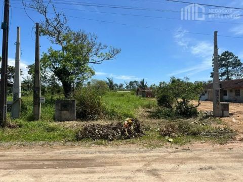 Terreno amplo com 460,80m² - 750m do mar l Salinas - Barra do Sul