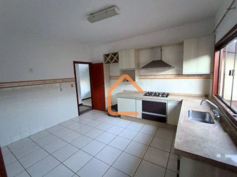 Casa com 3 dormitórios à venda, 180 m² por R$ 750.000 - Santa Rita I - Pouso Alegre/MG
