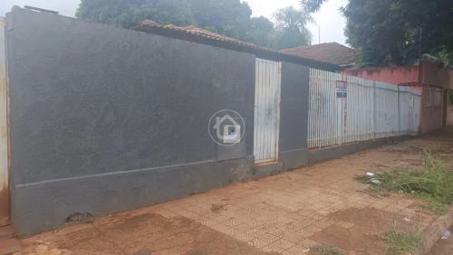 CASA COM OBRA TERRENO BEM LOCALIZADO