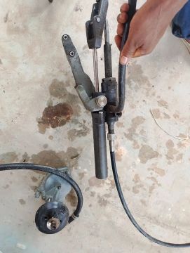 Conjunto de direção hidráulica para lanchas com motor de centro 