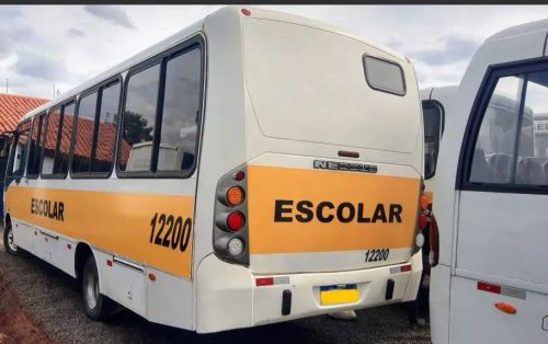 Micro ônibus escolar
