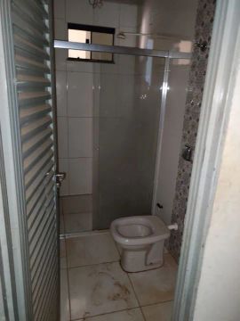 Vendo casa com ponto comercial ótima localização 