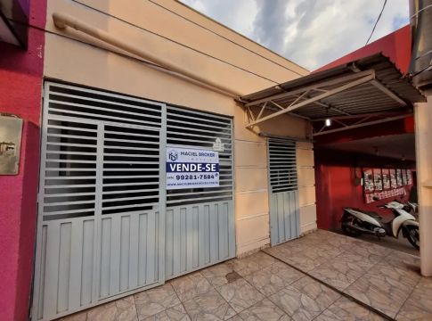 Venda de casa comercial na Av. Principal do Nova Esperança, Várzea Grande.