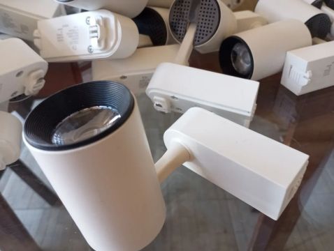 Lâmpadas de Trilho - Kit 23 Spot branco 7w 3000k. 7 metros de trilho 
