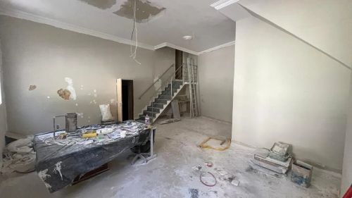Casa triplex nova a venda com 360m² e 2 vagas no Centro