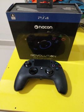 NACON REVOLUTION PRO CONTROLLER PS4