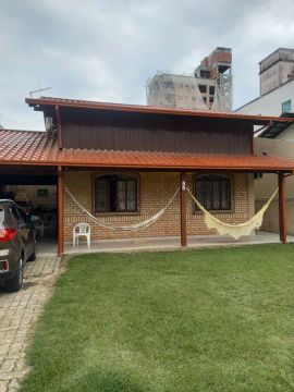 Casa aconchegante para temporada em ótima localização
