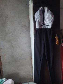 Macacão preto e branco listrado