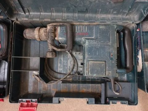 Martelo Demolidor Bosch GSH 11E + Ponteiro + Talhadeira