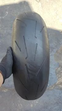 Pneu usado Pirelli Diablo Rosso Corsa4 180/60-17