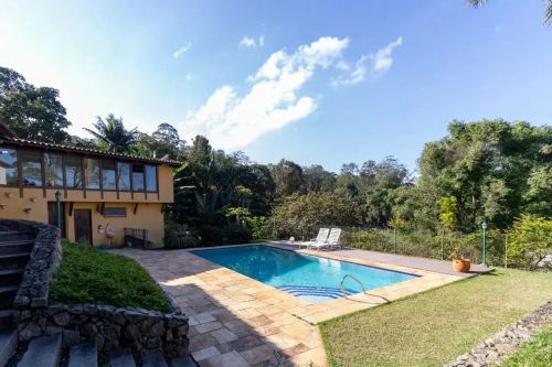 Sobrado para venda com 5 quartos, sendo 3 suítes, 650m²