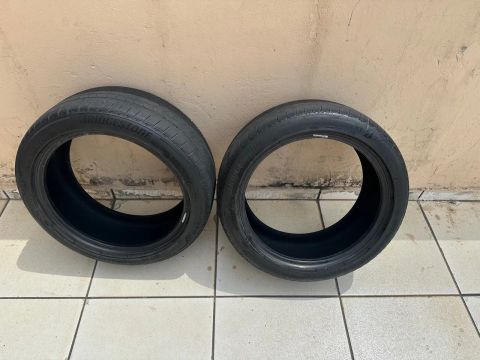Pneu Dunlop.  225/45/17