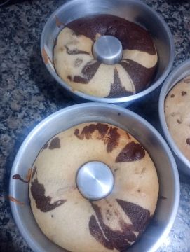 Bolos de chocolate e pães caseiros em atacado 