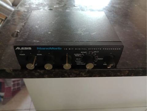 Efeito para voz  nanoverb Alesis 